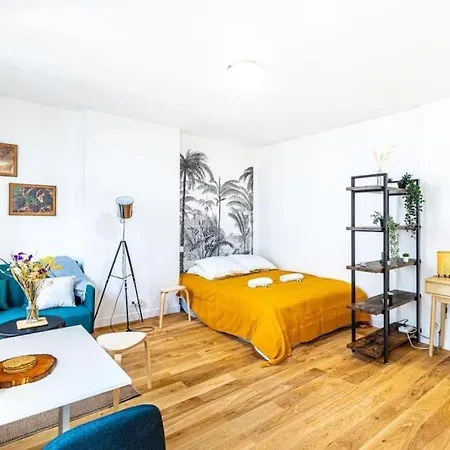 Apartment Charm And Convenience In Quatier Latin Paris